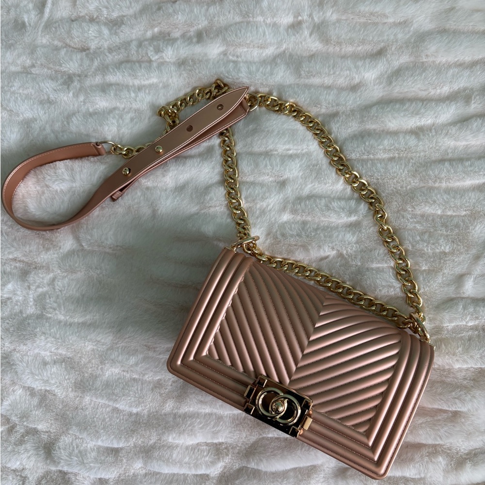 Elegant Gold Chain Quilted Bag